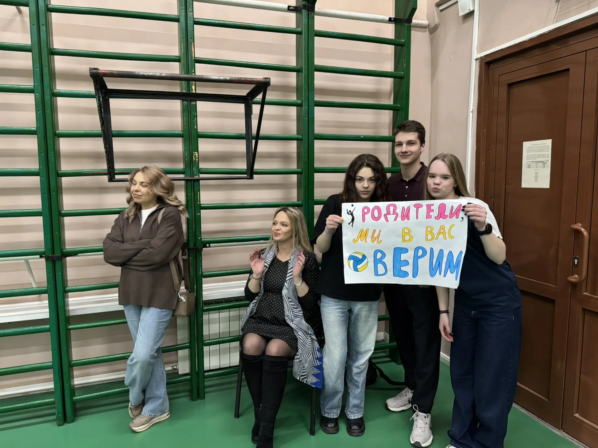 В 31 мгновении расскажем про нашу новую спортивную традицию. «Всем командам физкульт- УРА!» Именно т