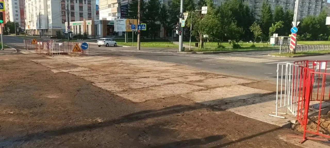 Движение по улице Воскресенской у проспекта Ломоносова возобновили.

Временно на этом участке уложен
