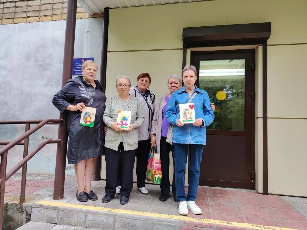 Добрая традиция: встреча с ветеранами социальной службы в «Изумруде»
8 июня в России отмечают День с