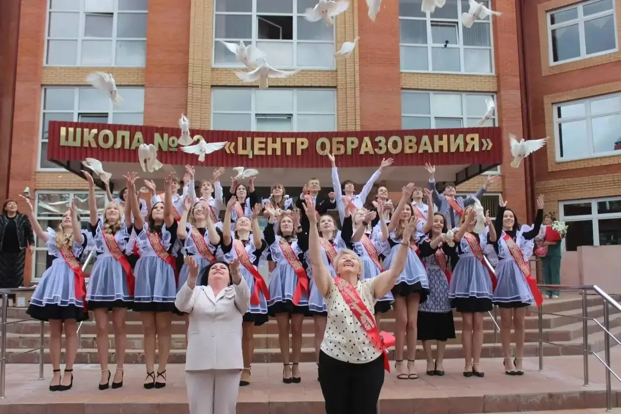 Последний звонок для 2 523 девятиклассников и 830 одиннадцатиклассников прозвучал в Большом Серпухов