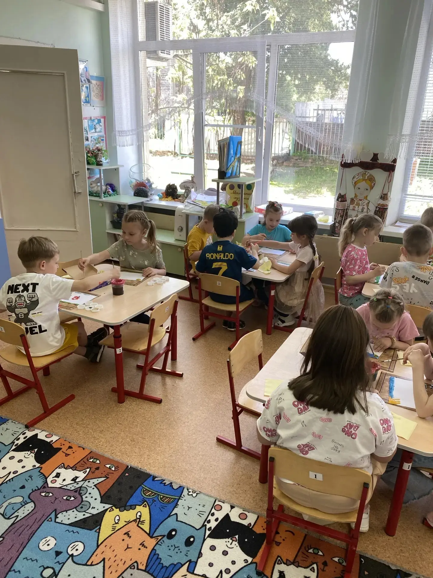 Группа : « Цветик - Семицветик.» Рисование. Тема : « Бабочки летают над лугом.»