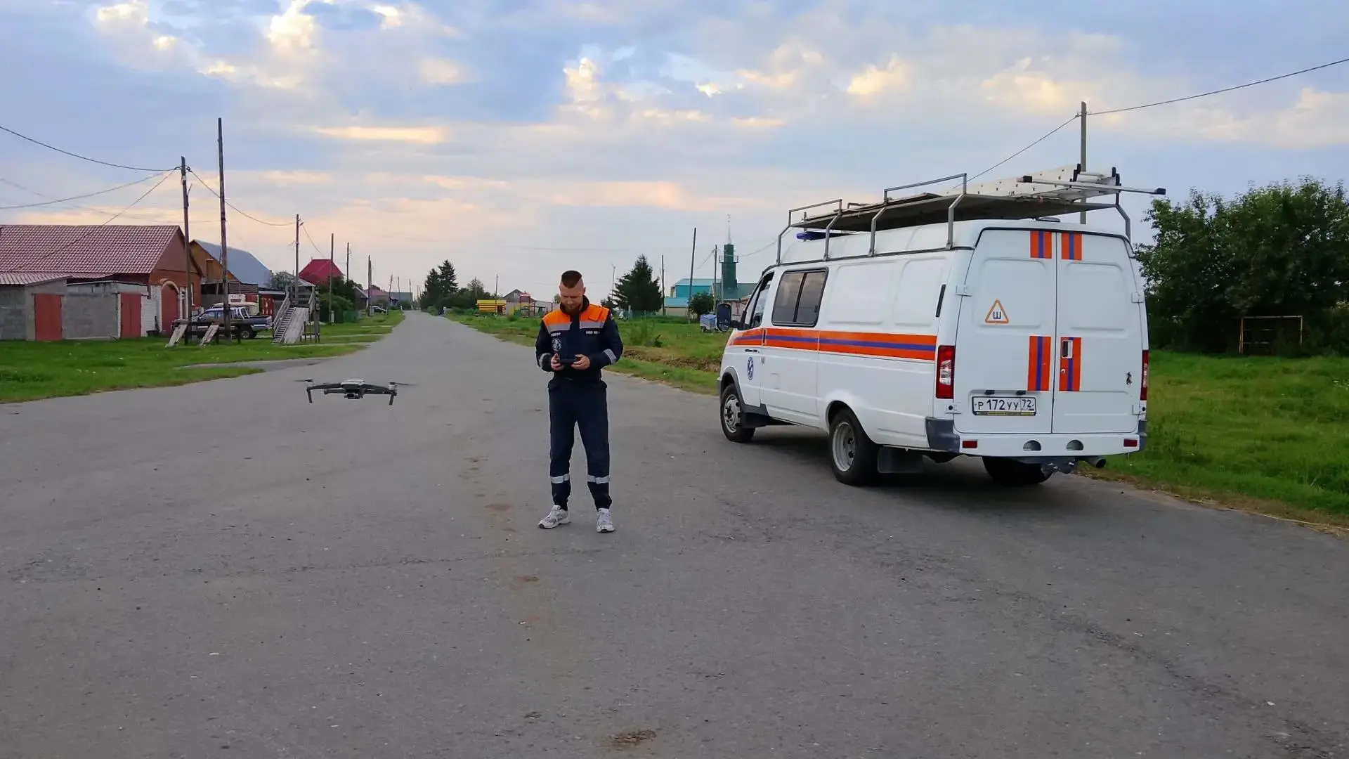 Спасатели продолжают работу