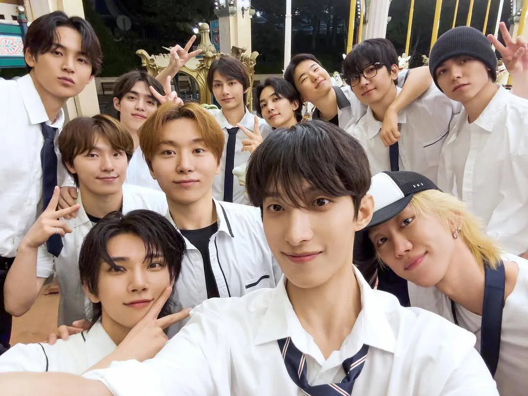 📌Докём (SEVENTEEN) поделился новыми фото группы в инсте:
