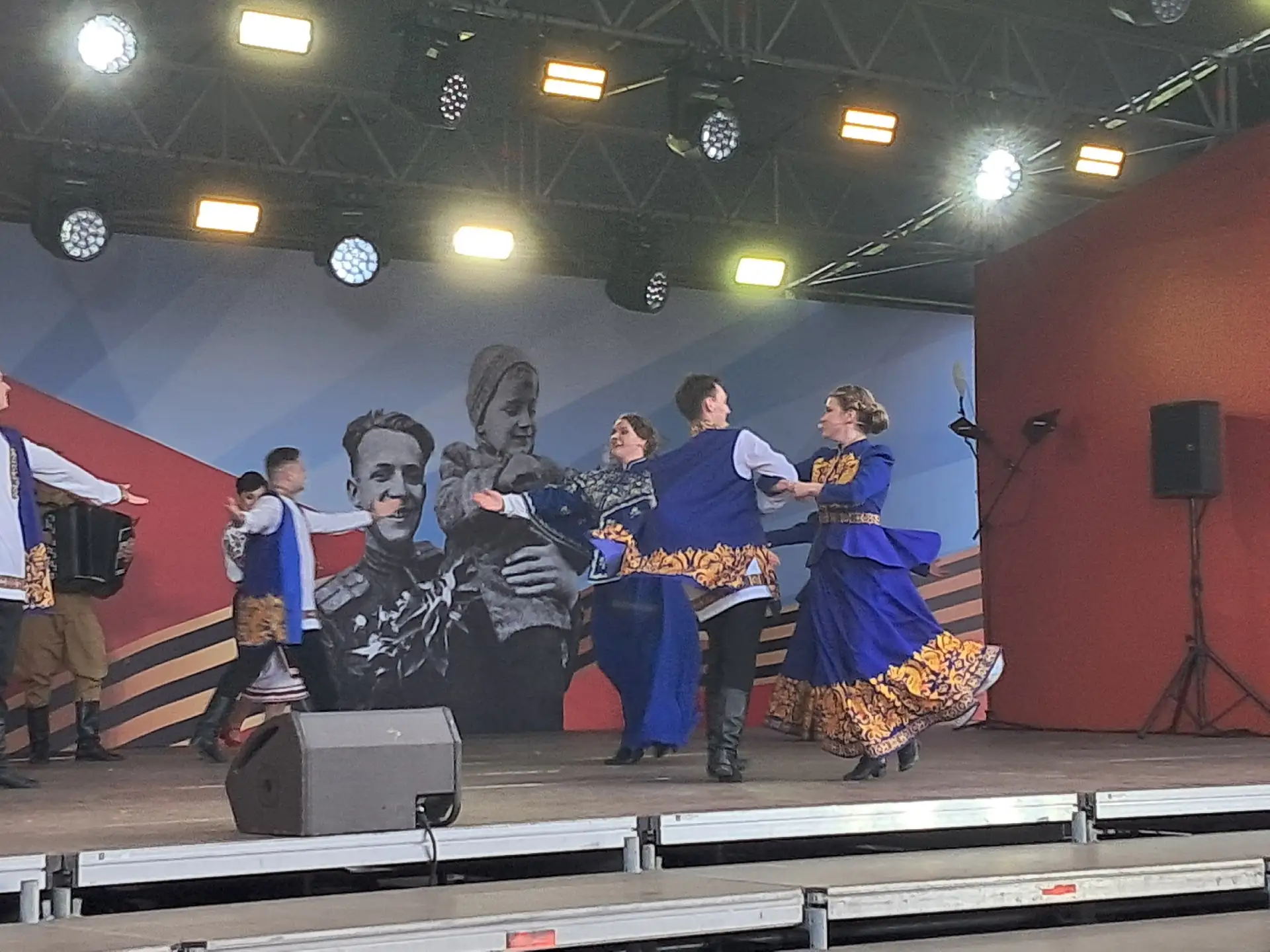 Вокалисты Мининского — на главной сцене Нижнего Новгорода в День Победы!  Ансамбль «Русский Жемчуг» 