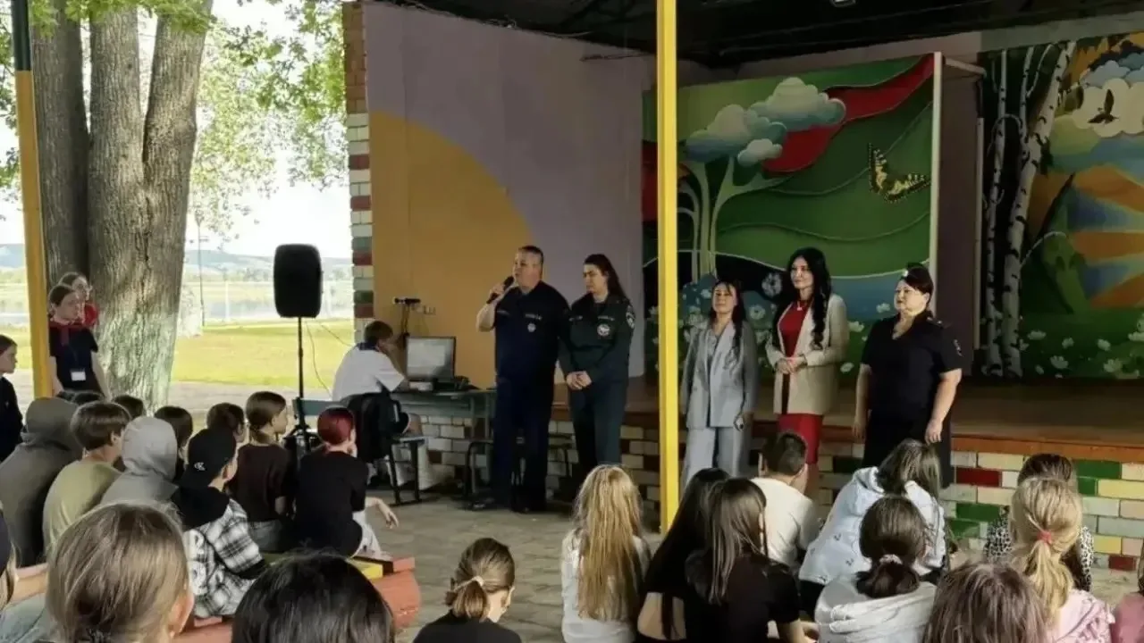 Спасатели Саратовской области проводят уроки безопасности в детских лагерях

В период летней оздоров