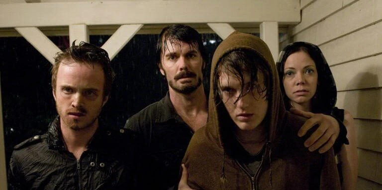 "Последний дом слева" (The Last House on the Left), 2009

Семья Коллигвуд - мать, отец и дочь - прие