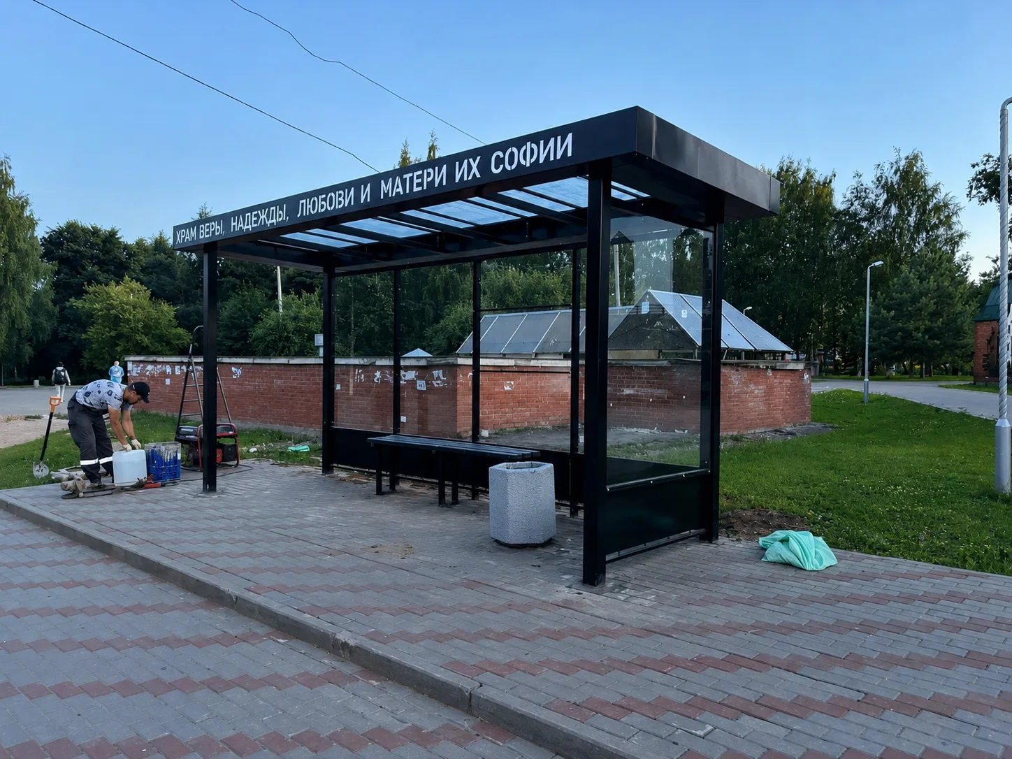 📌В Кирове заменят остановки: новые павильоны появятся на 16 улицах.
