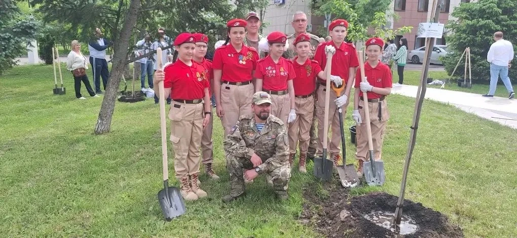 НАШИ #Юнармия #СадПамяти #ПатриотическоеВоспитание  🌳 Юнармейцы приняли участие в международной акци