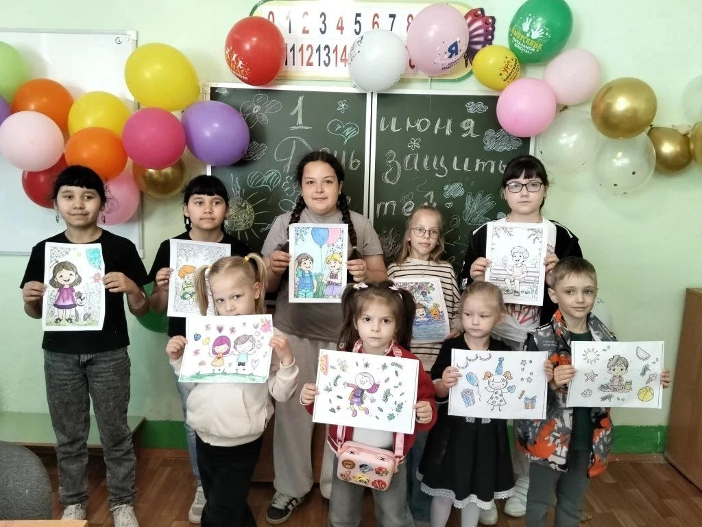 🎨 Всероссийская акция "Краски детства" в Алешинской школе 🌈