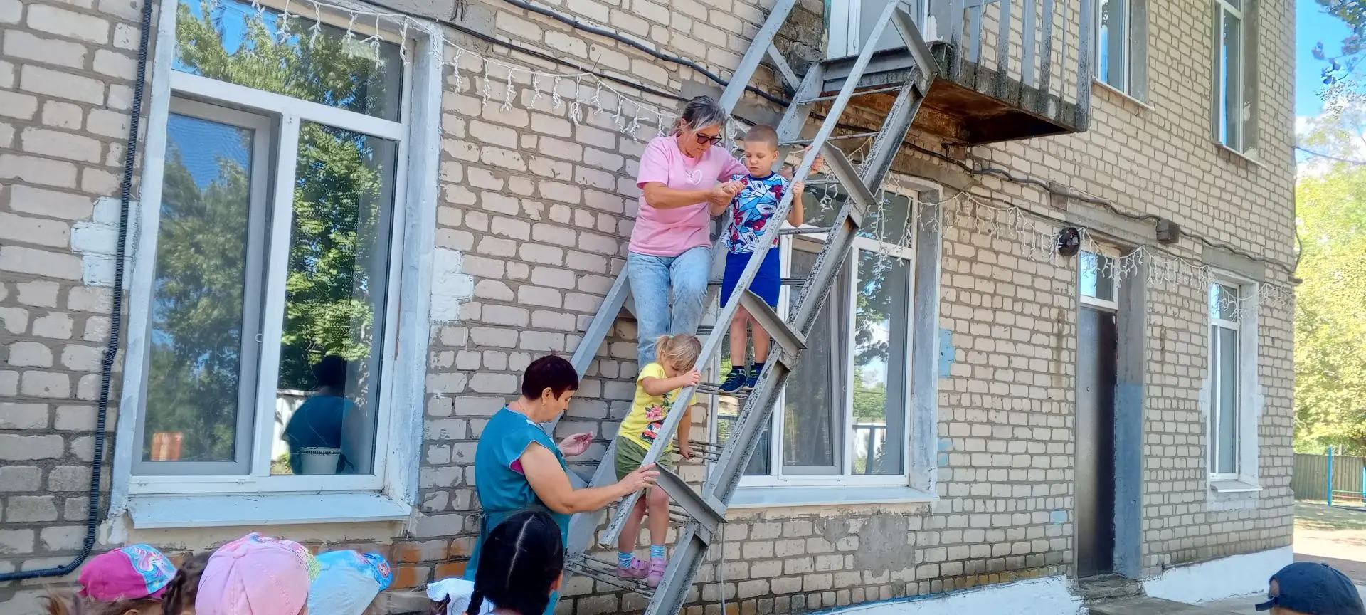 В целях обеспечения готовности сотрудников и воспитанников образовательной организации ...