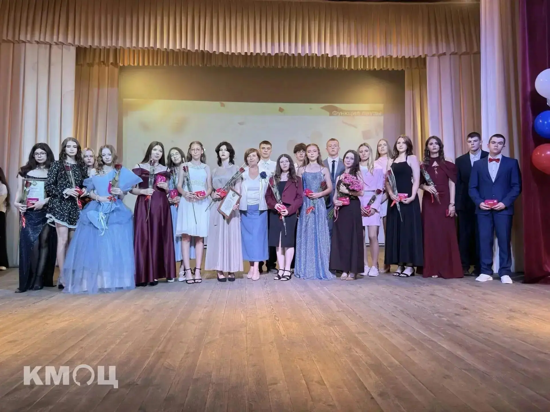 24 июня в Доме культуры состоялся Бал медалистов: в зале награждали и поздравляли лучших учеников го