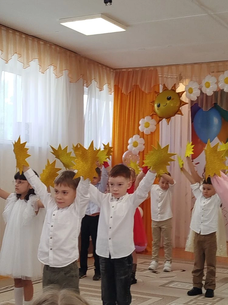 Мы были малышами ,теперь выпускники!