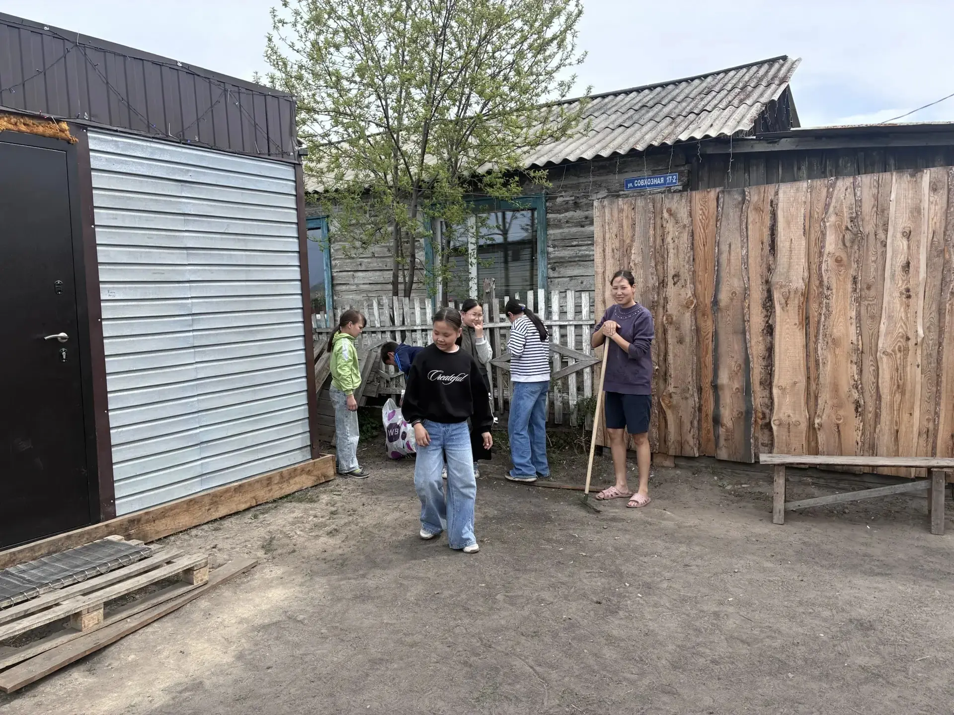 В преддверии празднования Дня Победы, наши учащиеся с классными руководителями оказали ...