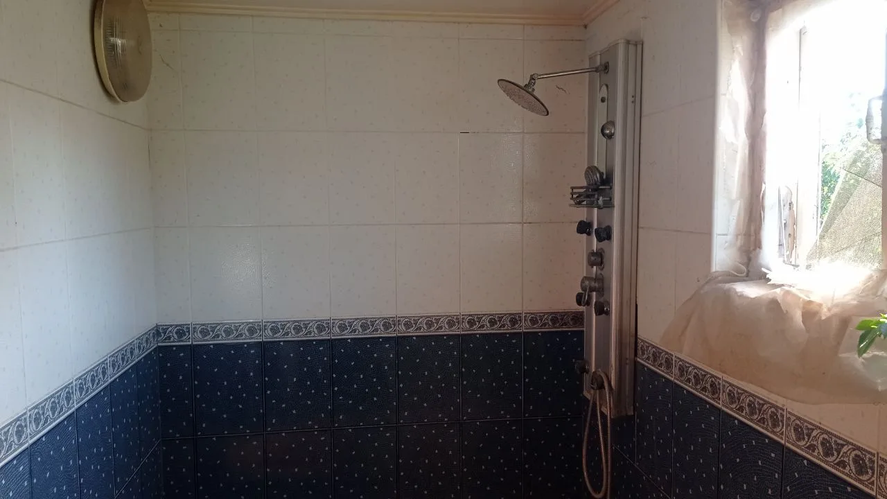Продам В Мариуполе  большой дом в Мариуполе,  на Левом берегу (ориентир м-кр  Ленинградский), до мор