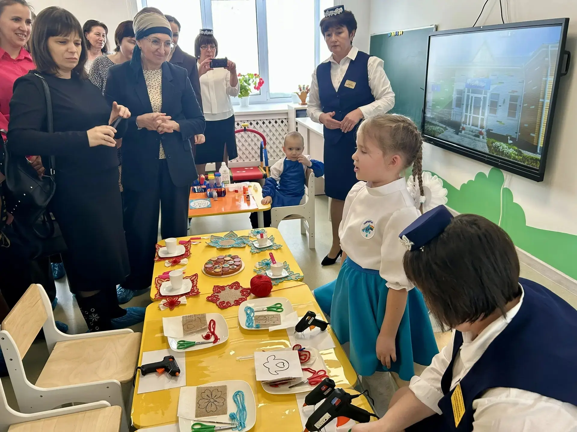 Бакчабызда зур кунаклар булды. Эш  тәҗрибәсе белэн уртаклаштык.