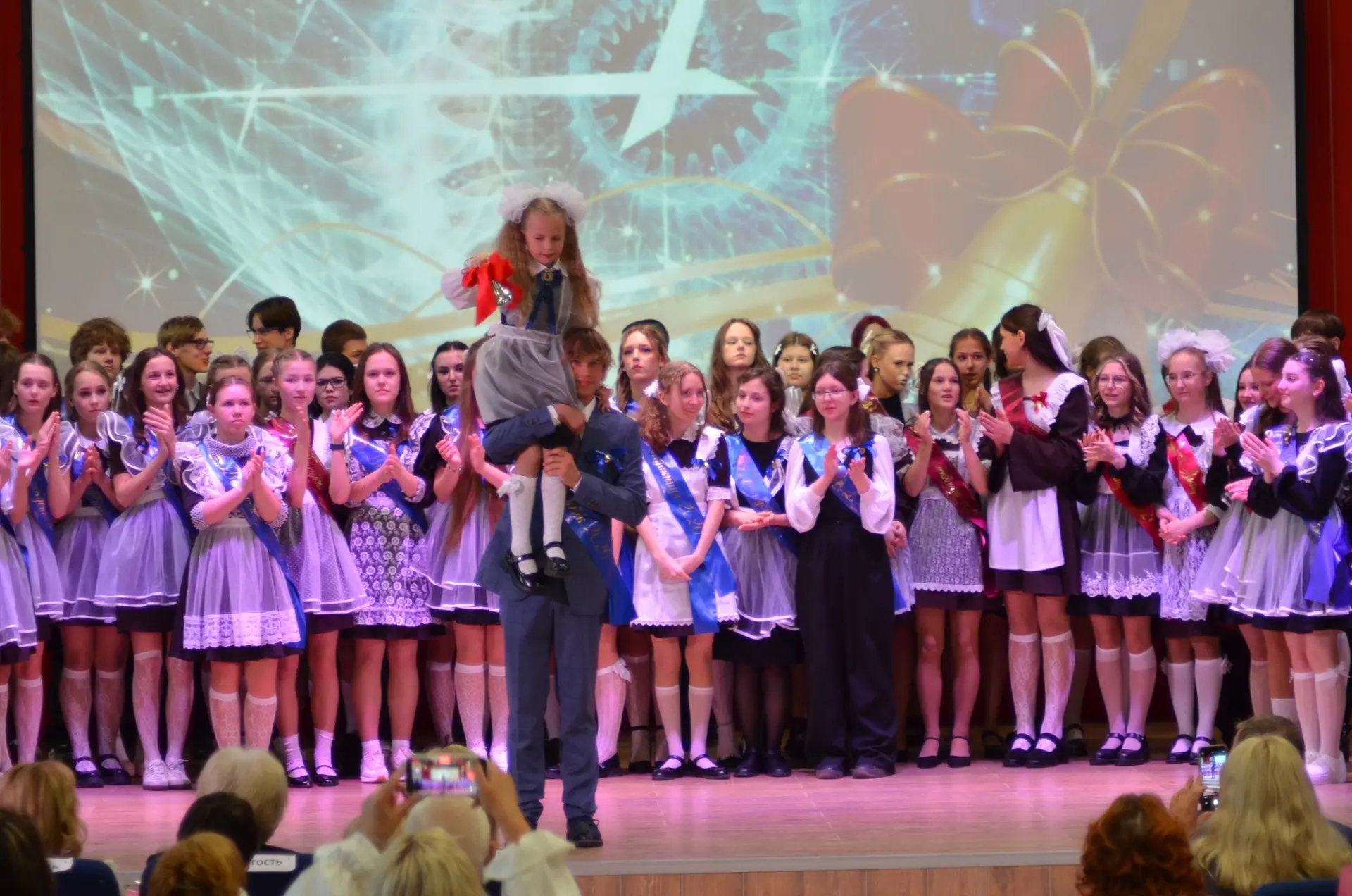 🎉✨ ПОСЛЕДНИЙ ЗВОНОК—2⃣0⃣2⃣6⃣: ТРОГАТЕЛЬНО, ДУШЕВНО, НЕЗАБЫВАЕМО!✨🎉    2⃣5⃣ мая 2⃣0⃣2⃣6⃣ года в нашей