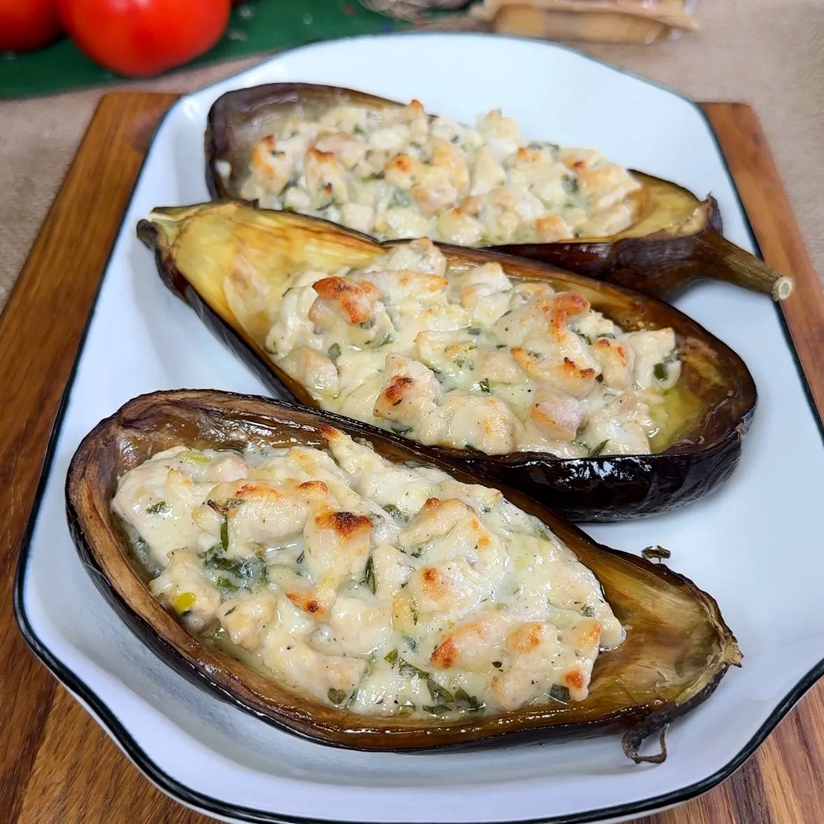 Горячее блюдо на праздничный стол! Баклажаны с курицей в сливочном соусе!   Ингредиенты:  1 3 баклаж