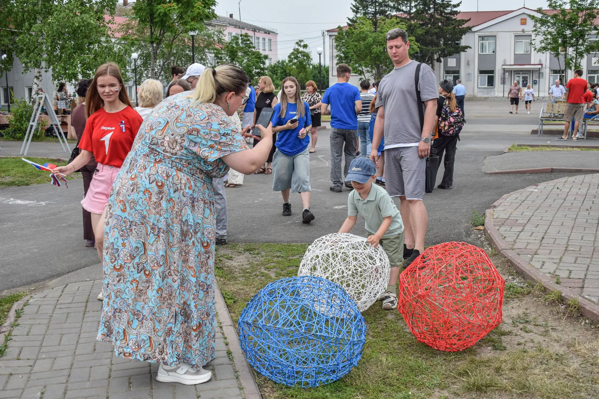 🎨В праздничный день в парке работала площадка с аквагримом, где каждый мог создать сво...