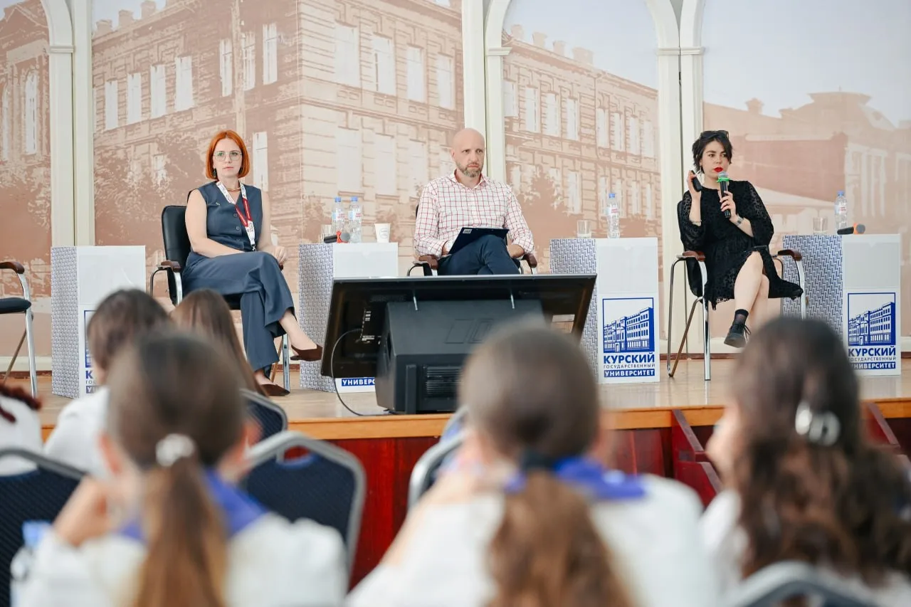На медиафоруме «Герои, меняющие время» состоялась панельная сессия «Журналистика вне ре...