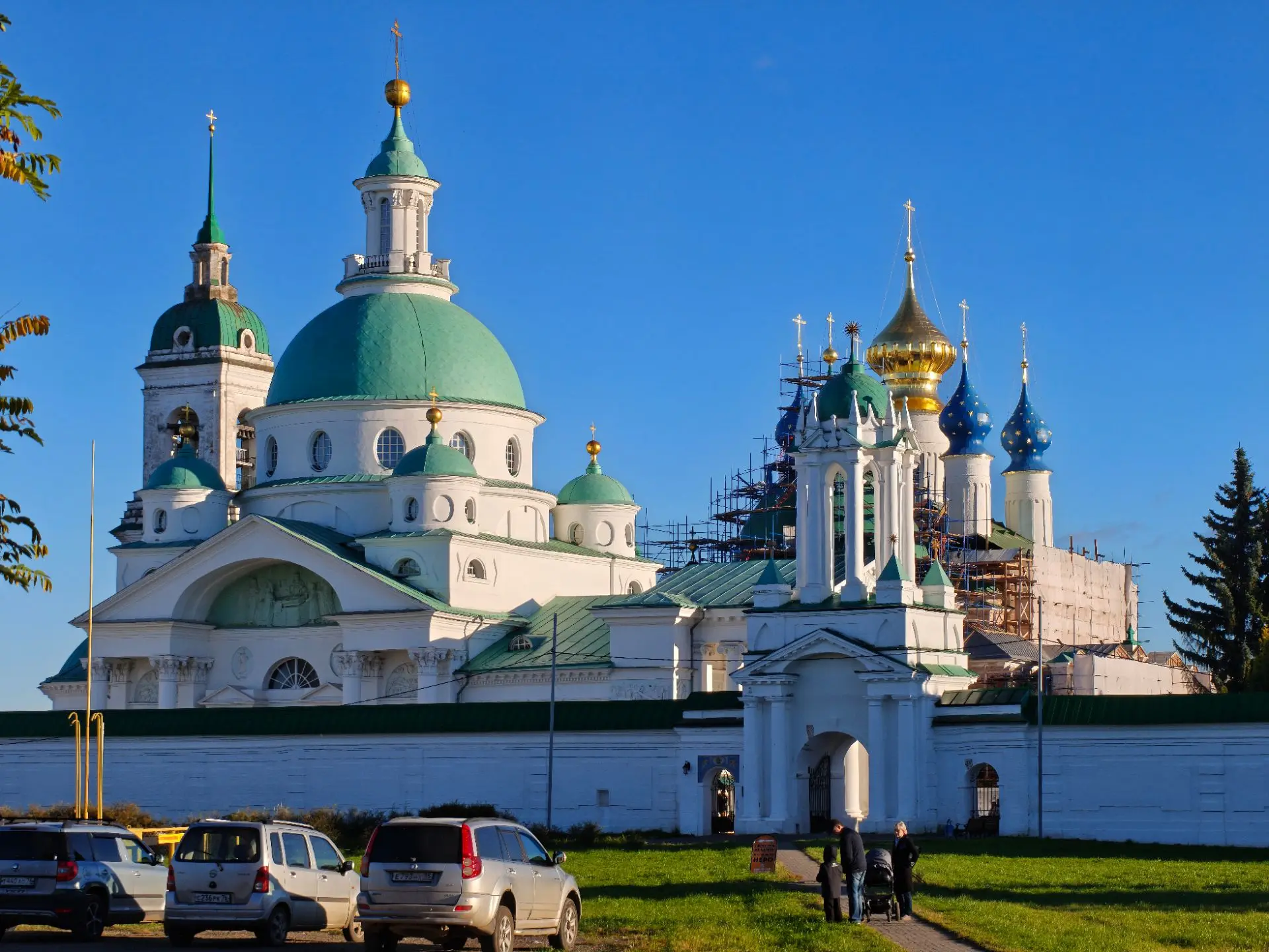 Сегодня церковь чествует святителя Димитрия, митрополита Ростовского - единственного св...