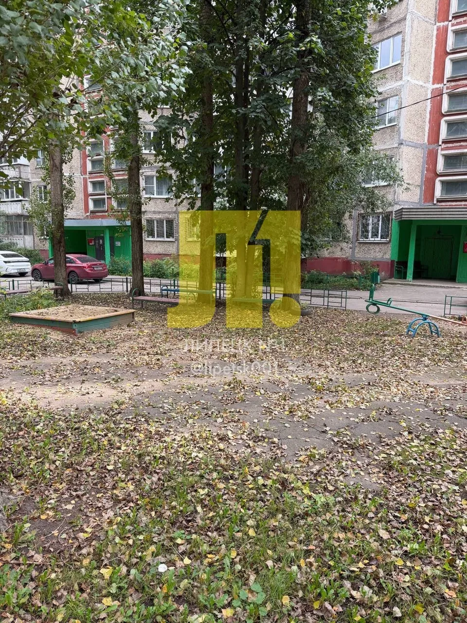 На жуткое состояние детской площадки на Московской, 133, обратила внимание подписчица: