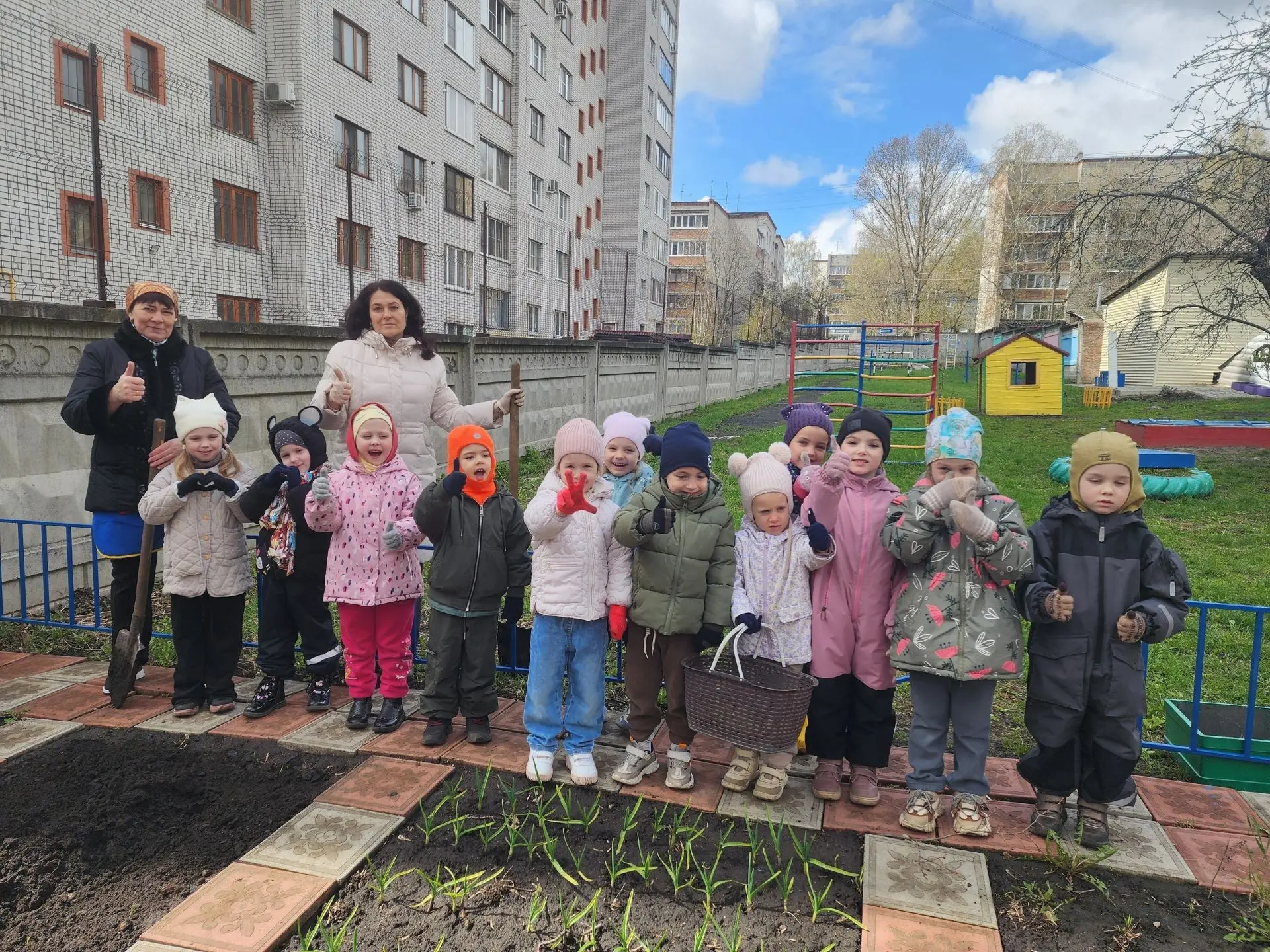 Огород на подоконнике: маленькие чудеса в детских садах Курска  На подоконниках детского сада № 85 р