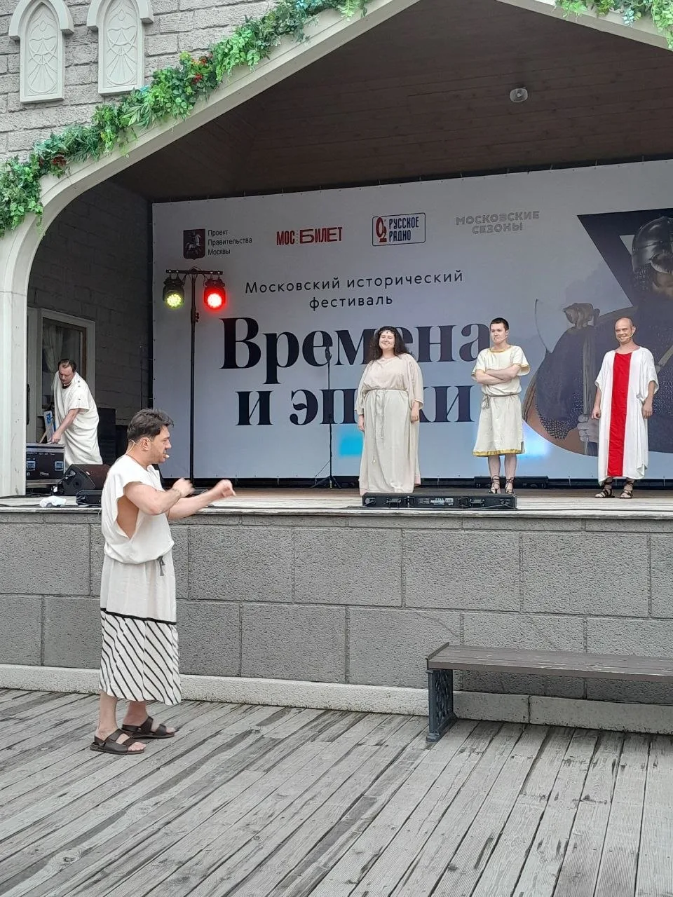 Кадрами поделилась Елена: "Фестивальная площадка в сквере по Олонецкому проезду.