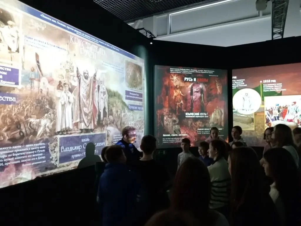 24 марта ученики нашей школы посетили музей "Россия моя история", экскурсия «Рюриковичи...