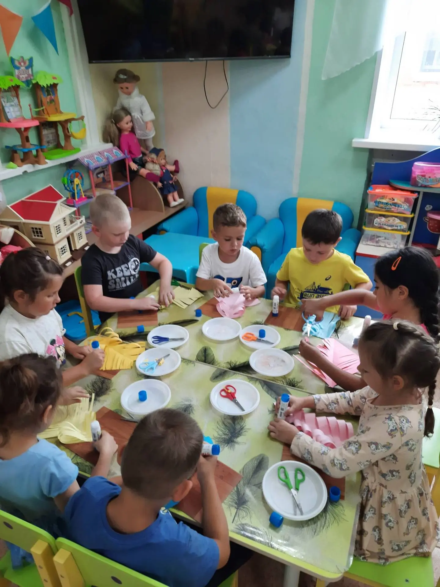 В нашем детском саду сегодня прошла веселая рыбалка. Но сначала ребята подготовительной группы вспом