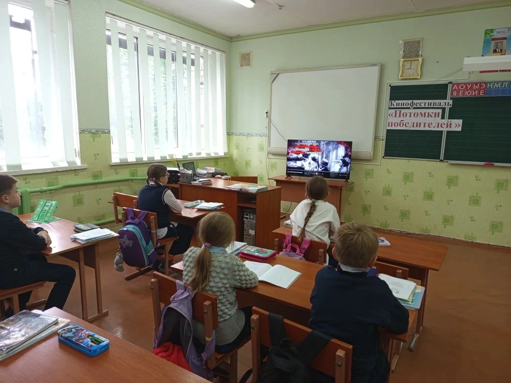 🌟🎬 Сегодня наша школа наполнилась особой атмосферой памяти и гордости! 🎬🌟