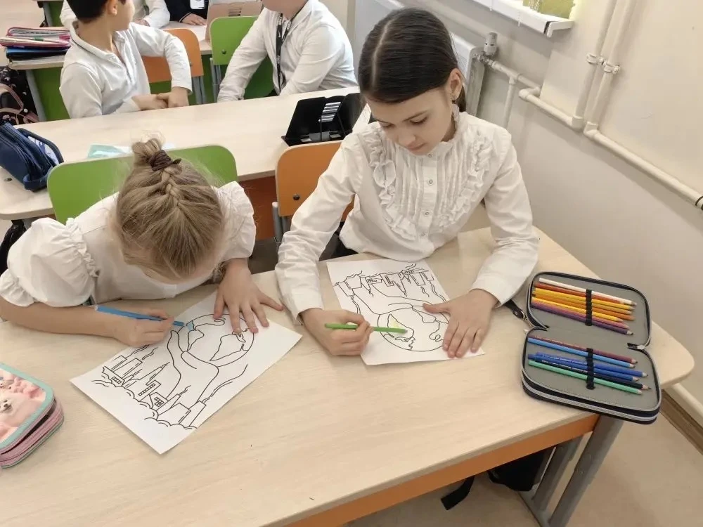 Для обучающихся 2 "В" класса МАОУ  "Школа № 10" прошел увлекательный экологический урок-игра, посвящ