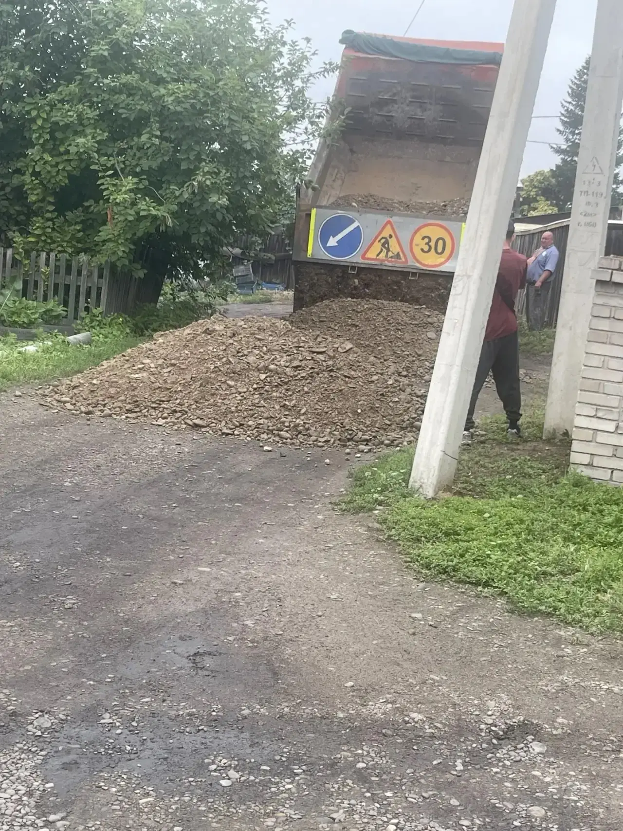Дорогие жители нашего города!

Наши специалисты снова в деле! Сегодня активно ведём работы по улучше