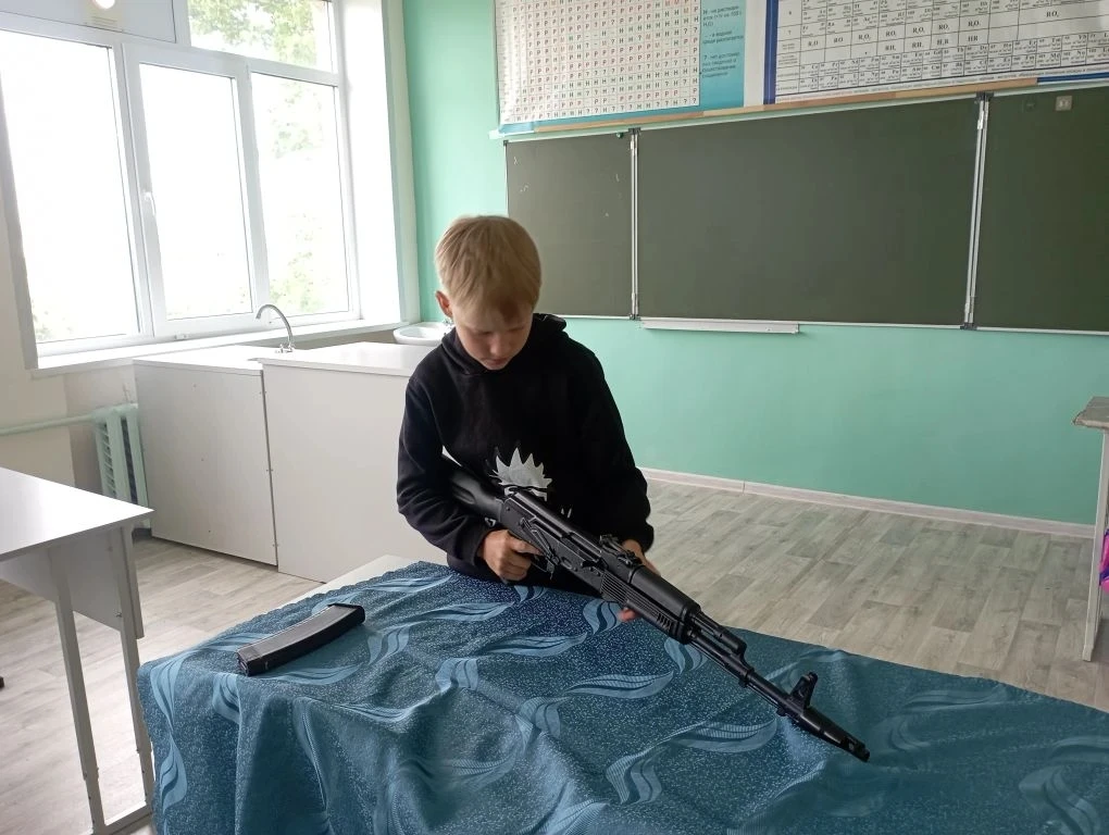 В ЛОЛ "Солнышко" О.В Кабардина провела дополнительное занятие, ребят учили сборке и раз...