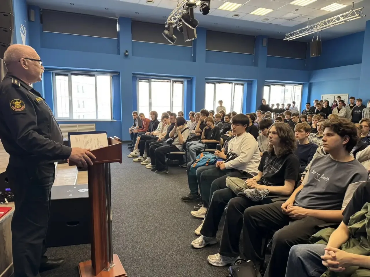 🪖 В Политехническом колледже ЗГУ прошла встреча студентов 1-2 курсов с начальником отд...