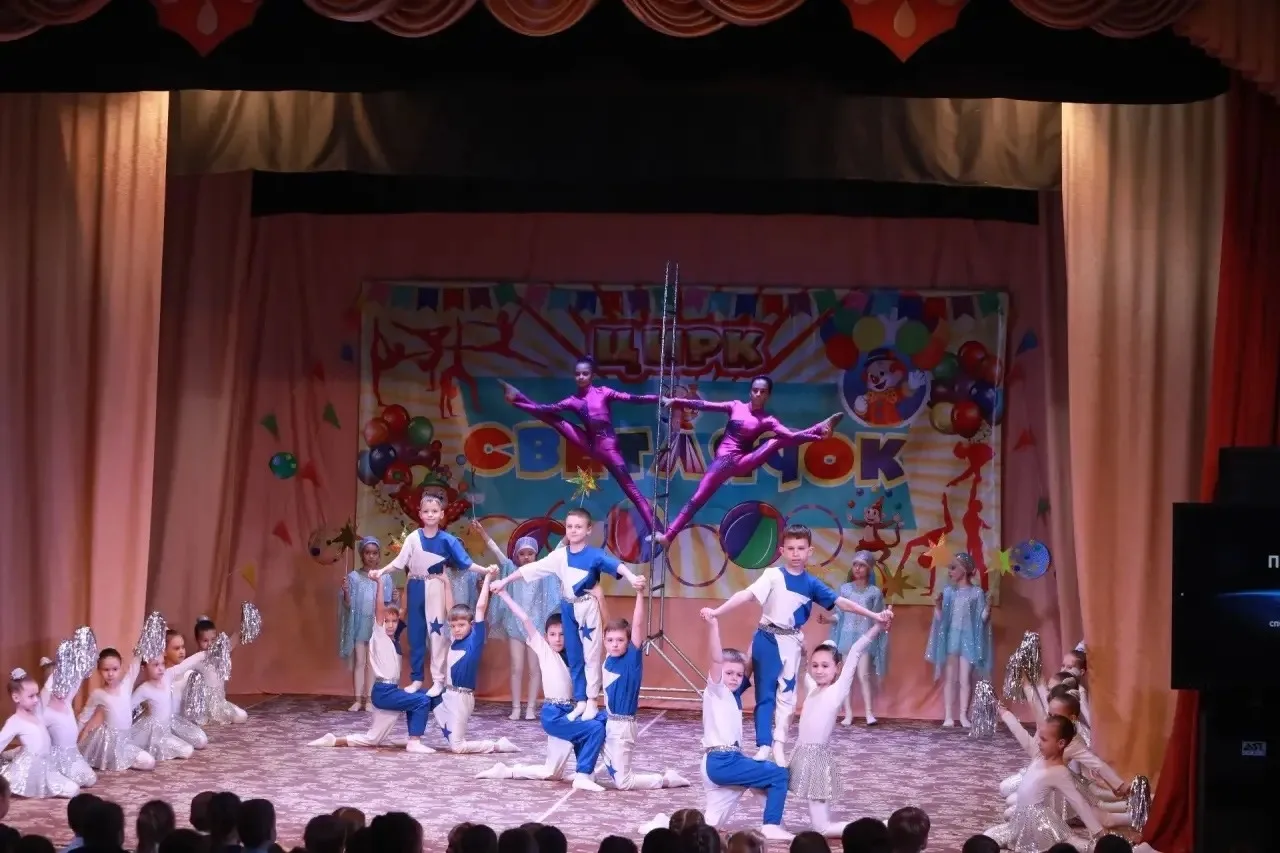 Цирк! Цирк! Цирк! 🎪    13, 16 и 17 марта на школьной сцене состоялись представления детской цирковой