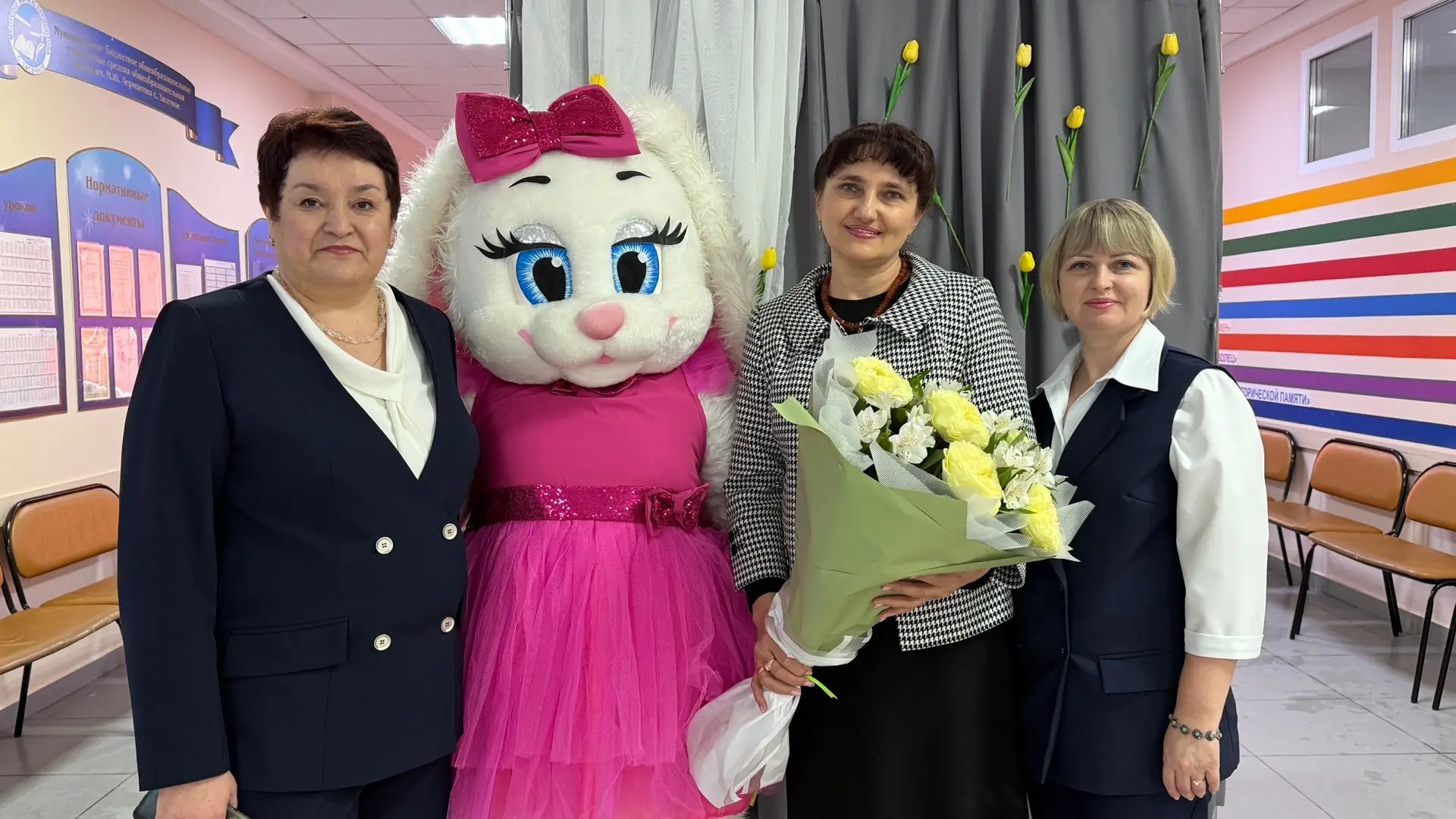 💐Утро тепла и заботы: Праздничная пятница в школе имени М.Ю. Лермонтова  ☀️Утро предпраздничной пятн