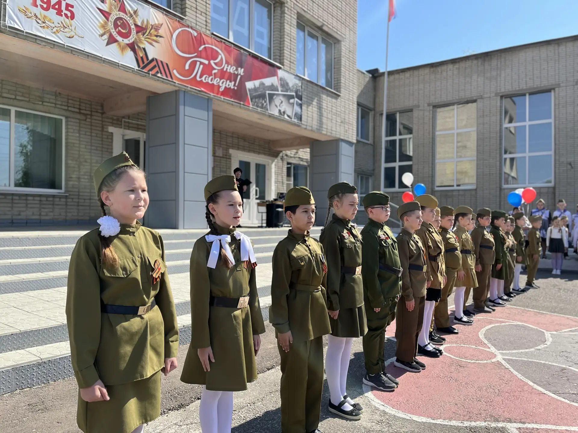 🎖️ В школе прошёл конкурс строевой песни, посвящённый 81-й годовщине Победы