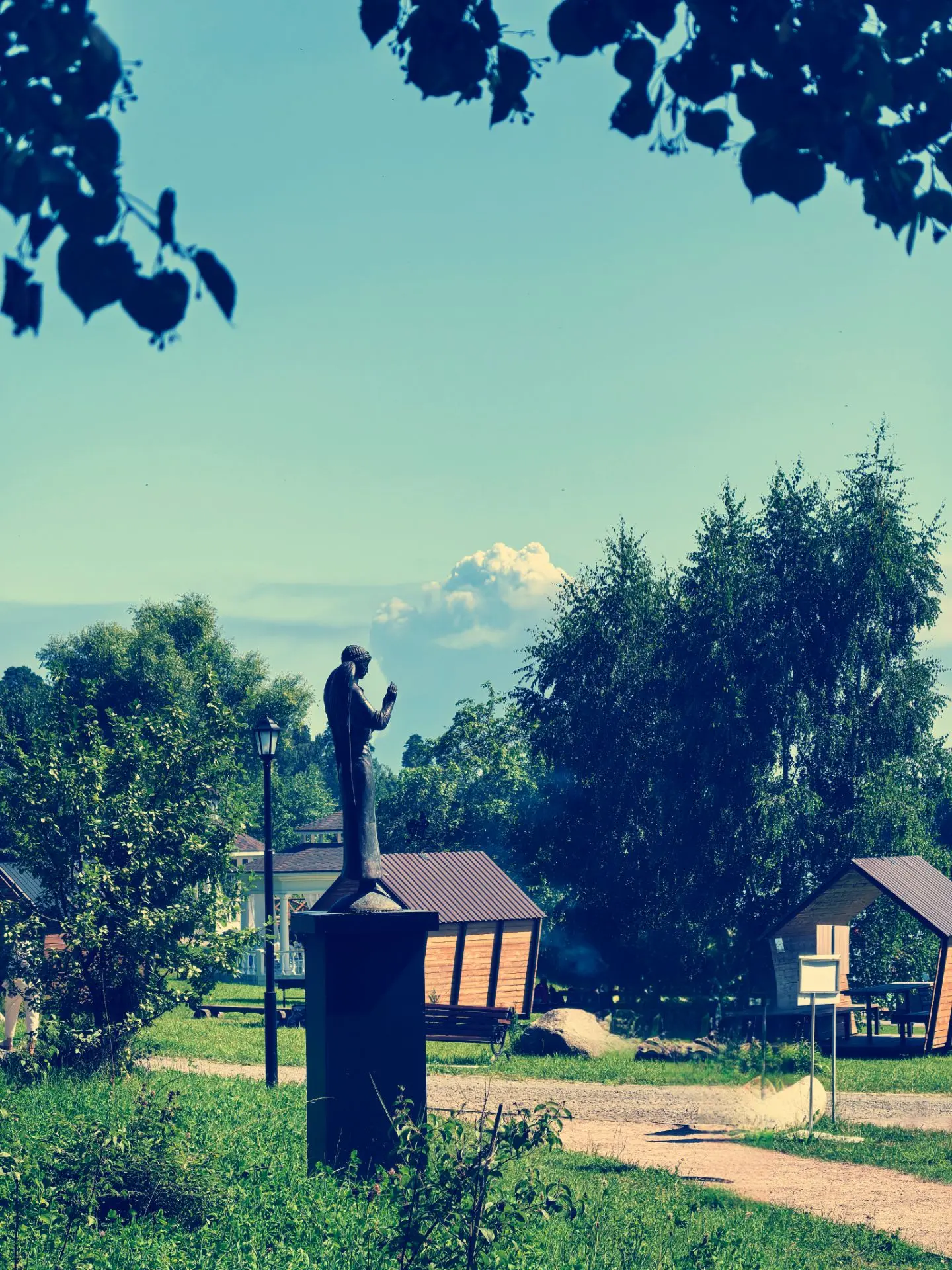 Девочки, всем привет! ☀️

Лето вообще в самом соку, жара стоит нешуточная, и так хочется надышаться 