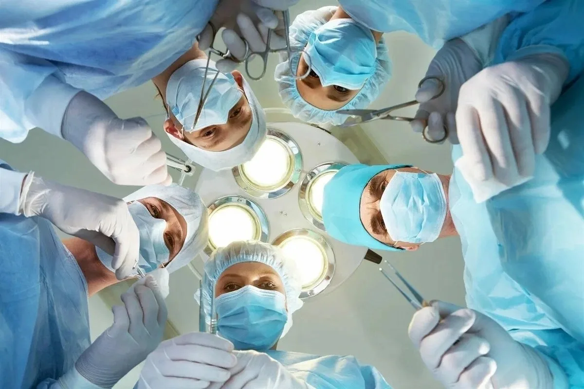 🏥 Крымские хирурги впервые сделали операцию по замене плечевого сустава самостоятельно
