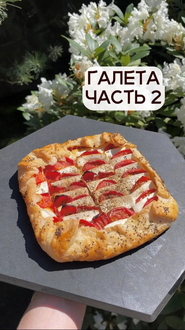 Начинки для галеты 

Сладкий и несладкий варианты начинки!

Хорошо охлажденное тесто разрезаем на че