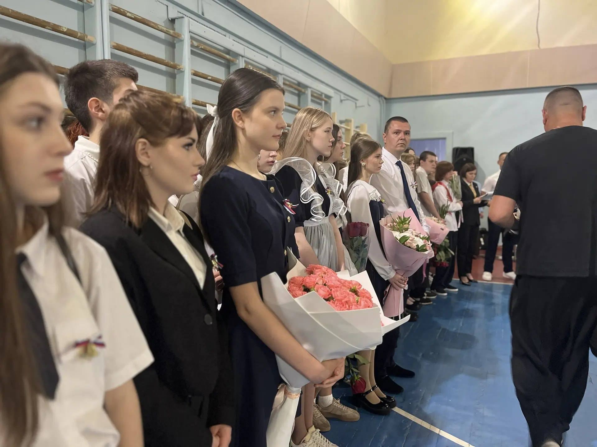 🎓✨ Сегодня, 26 мая, в нашей школе прозвенел Последний звонок для выпускников 9-х и 11-х классов! ✨🎓 
