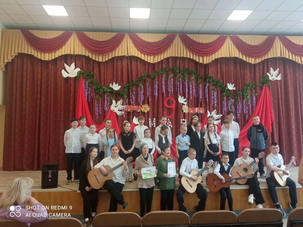 Звуки фортепиано, переборы гитарных струн, чистые голоса юных артистов- сегодня наш дом...