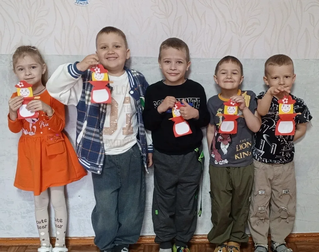 🧒🎨 В средней группе прошло увлекательное занятие по аппликации на тему «Красная Шапоч...