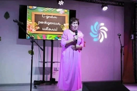 Сегодня в ДК посёлка Барзас отпраздновали День учителя - праздник, который объединил по...