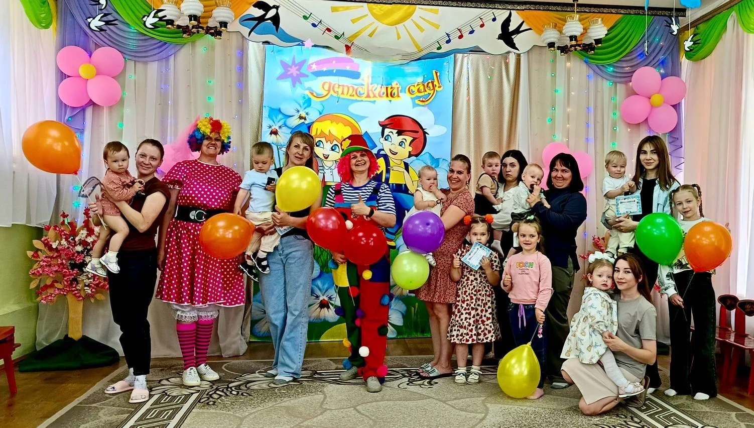 🎊Бал карапузов: море улыбок и радости! 
В  адаптационном клубе" Счастливое детство "  состоялся сам