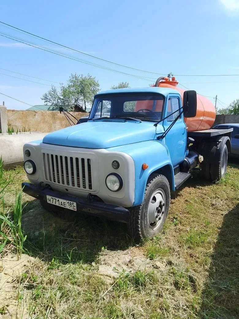 Продам ГАЗ 53, 1990Г.В, находится в Генисеском МО, с. Счастливцево, документы РФ,