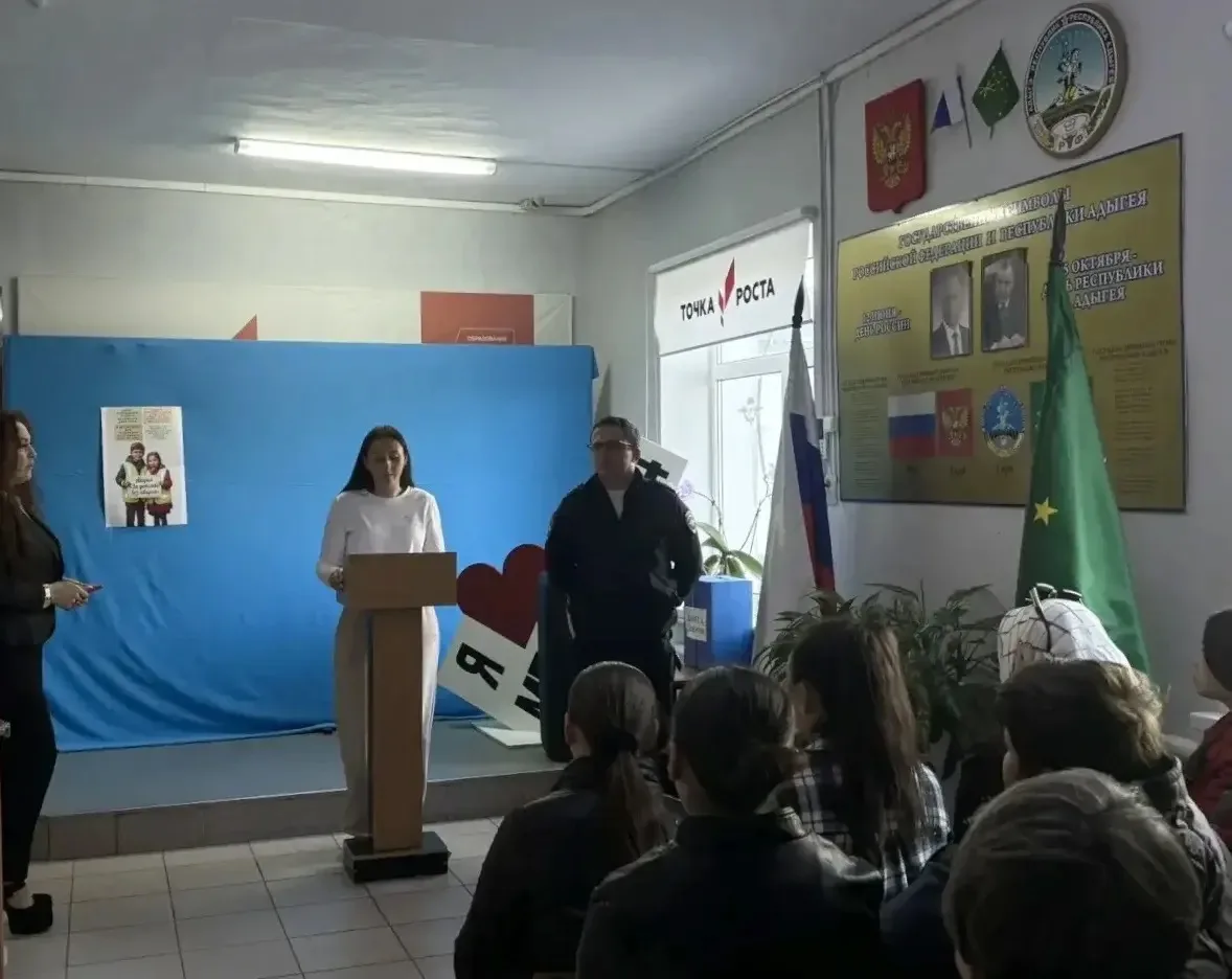 На общешкольном родительском собрании с актуальной темой «Безопасность дорожного движен...
