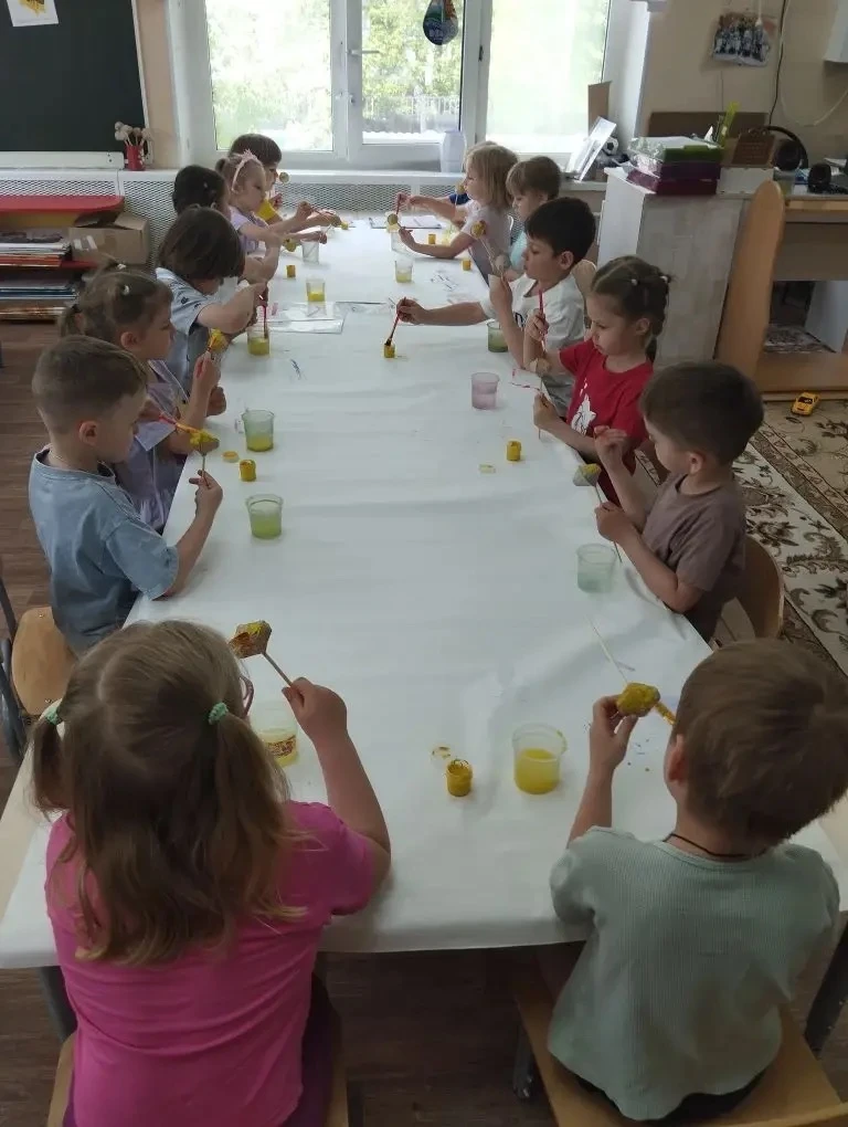 🐝 Всемирный день пчёл в 9 группе Корпуса 4  Буквально недавно отмечается Всемирный день пчёл. В 9 гр