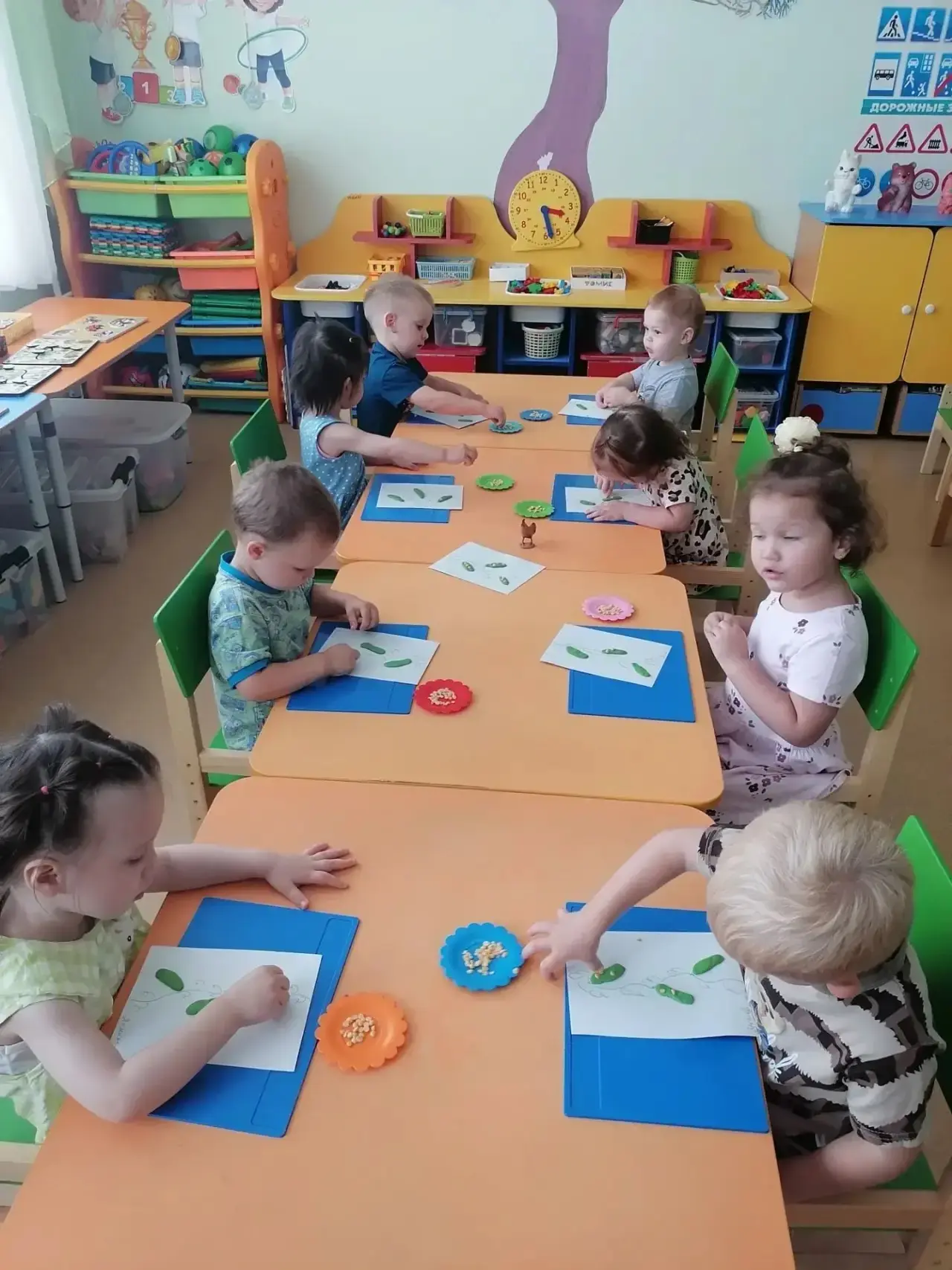 Сегодня наши малыши из младшей группы "Ромашка" 👶 превратились в настоящих волшебников! ✨🎆 В гости