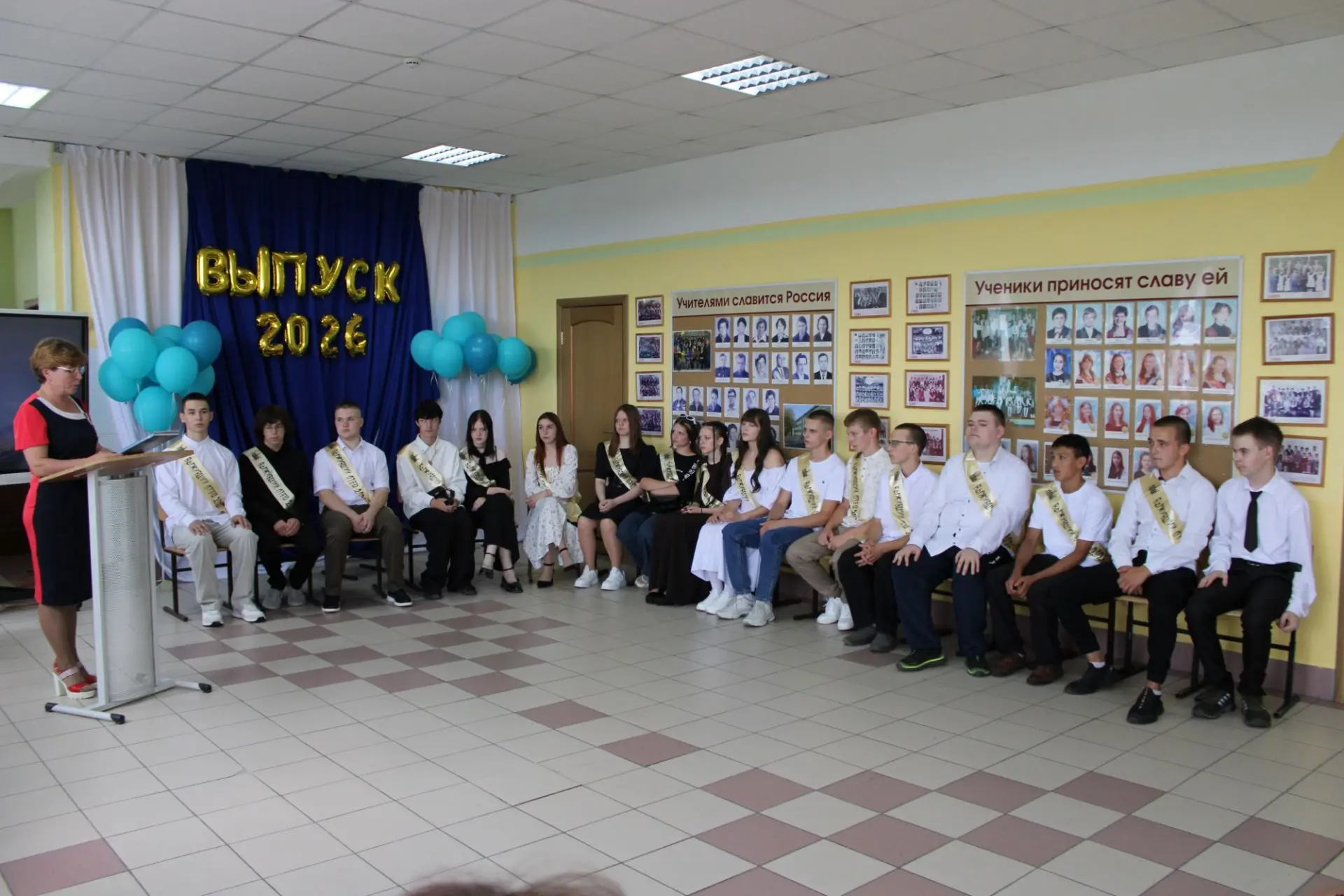 Отгремели торжественные выпускные у 9б и 9к классов!🥳

Поздравляем выпускников с получением аттеста